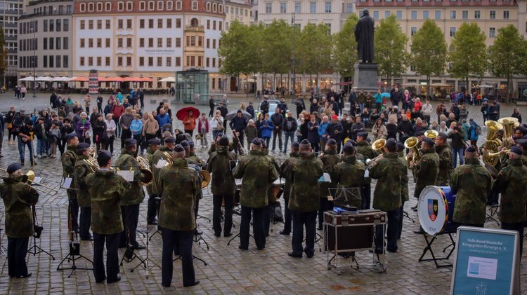 Sammlungsauftakt in Dresden