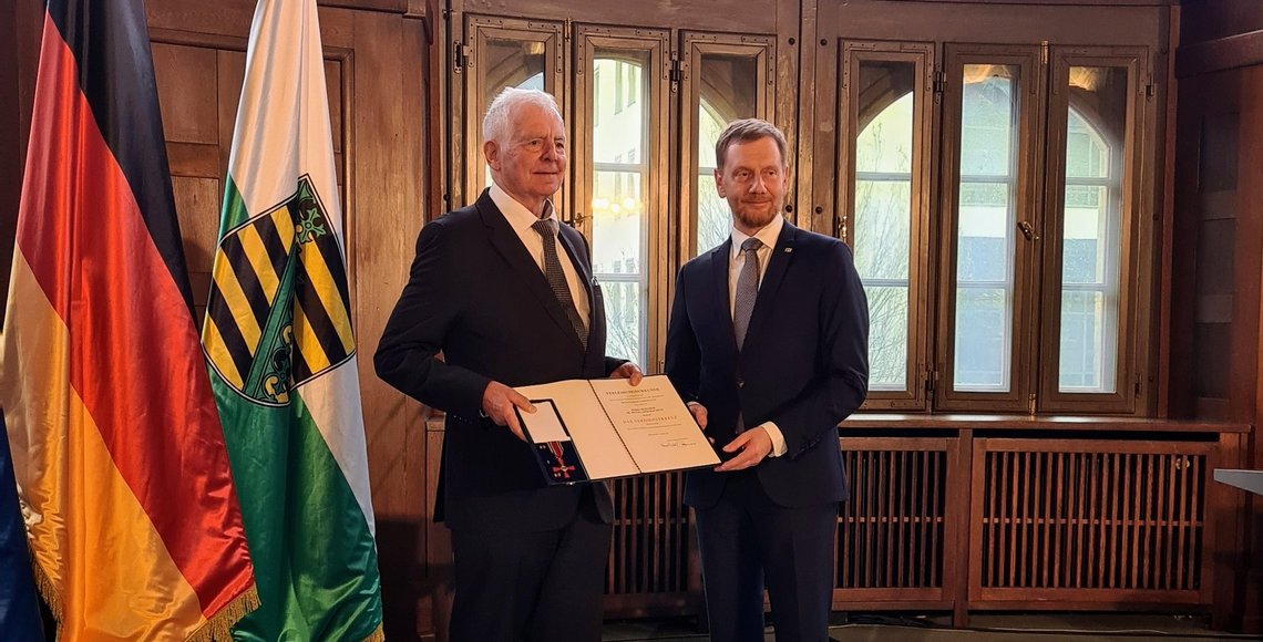 Prof. Dr. Landgraf-Dietz erhält das Bundesverdienstkreuz von Ministerpräsident Michael Kretschmer
