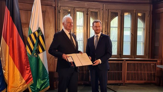 Prof. Dr. Landgraf-Dietz erhält das Bundesverdienstkreuz von Ministerpräsident Michael Kretschmer